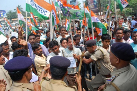 INTTUC road blockade create chaos, 100 protesters arrested INTTUC road blockade create chaos, 100 protesters arrested